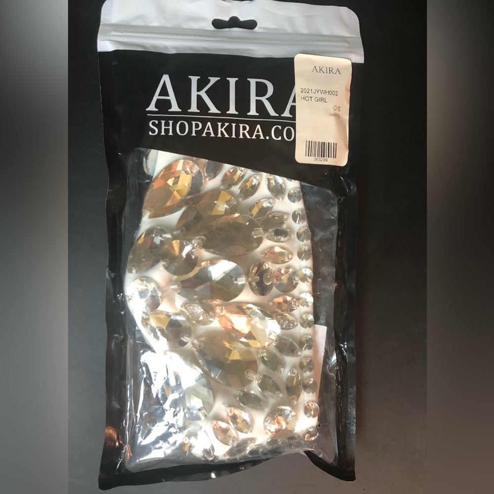 AKIRA BEADED FACE MASK COLOR: CLEAR RHINESTONES